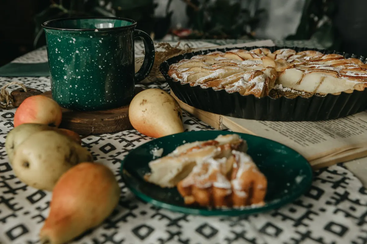 Autumn Pudding Garnishes: Apples, Pears, and Cinnamon Decorations
